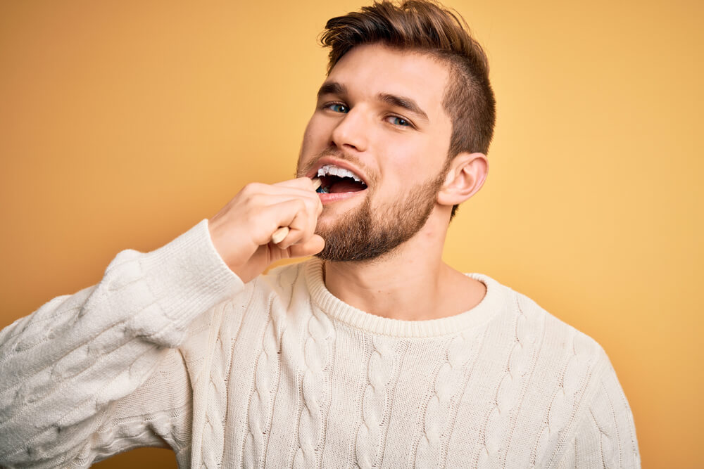 Food Stuck in Molar Groove: Navigating Dental Hygiene Challenges